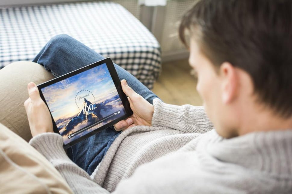 What are The Best Ways To Watch Movies On iPad Without WiFi? - Tablet Geeky - How To Watch Movies On Ipad Without Wifi