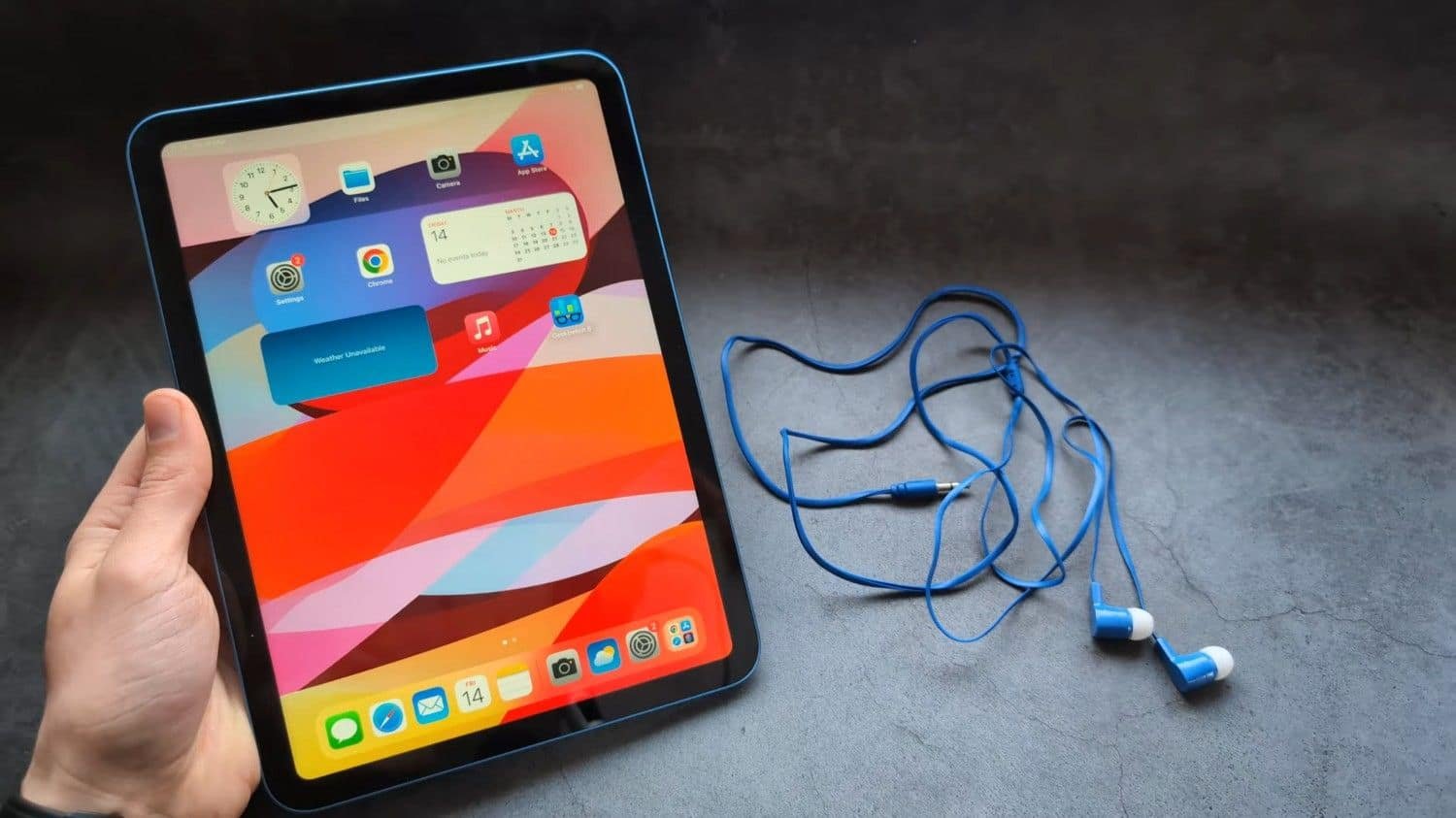 does iPad have a headphone jack